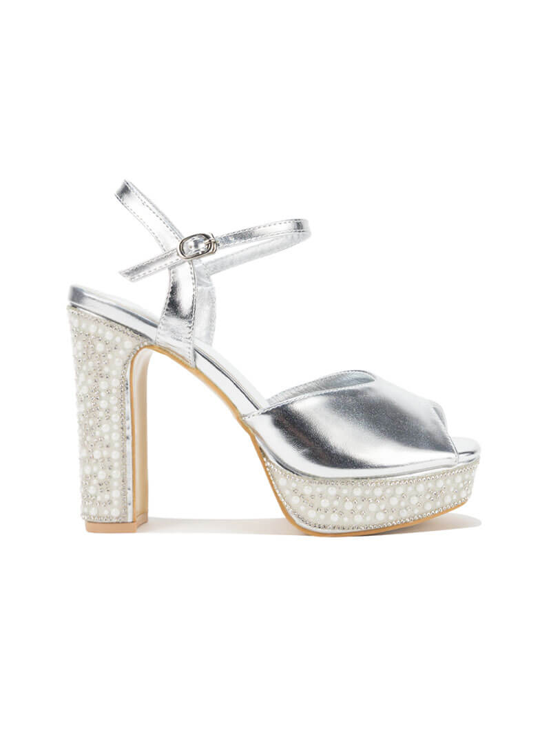 Sandales à talons avec perles